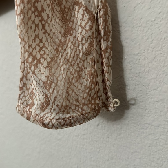 Express Patterned Blouse - Picture 4 of 5